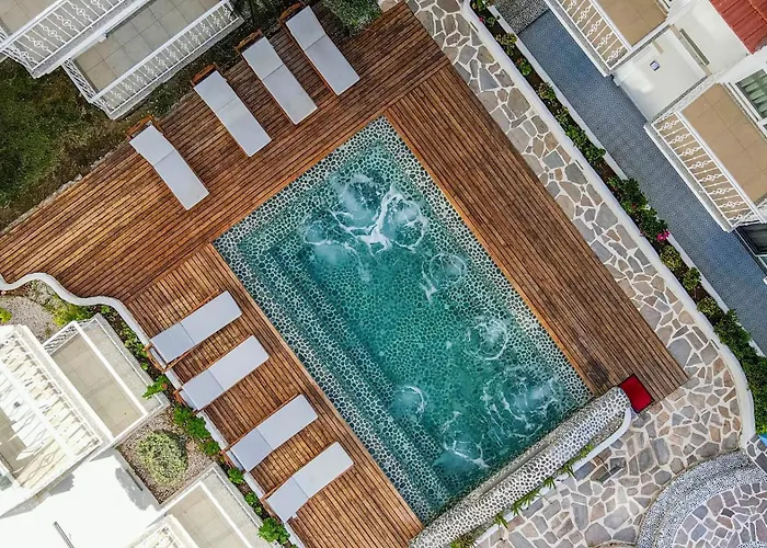 Montebello Deluxe Hotel