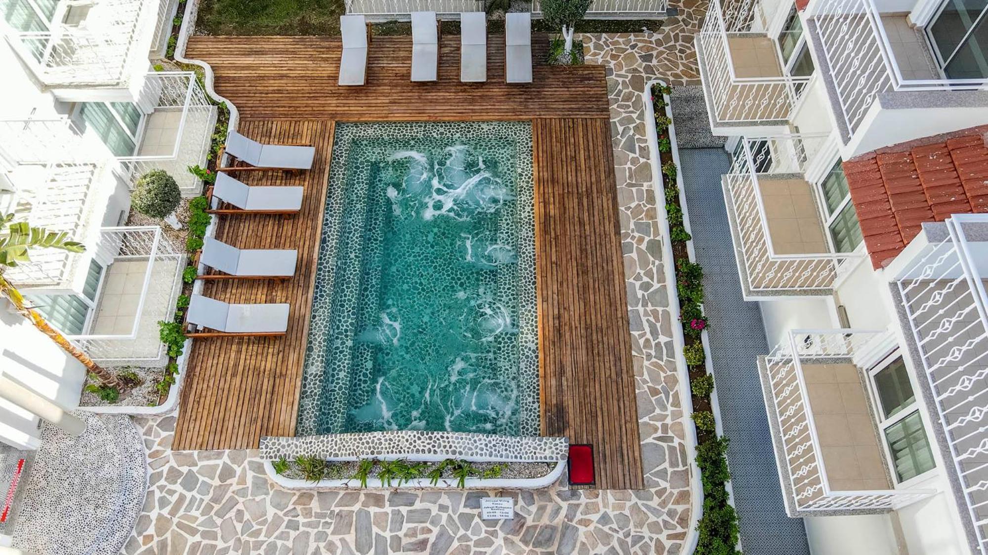 Montebello Deluxe Otel 3*