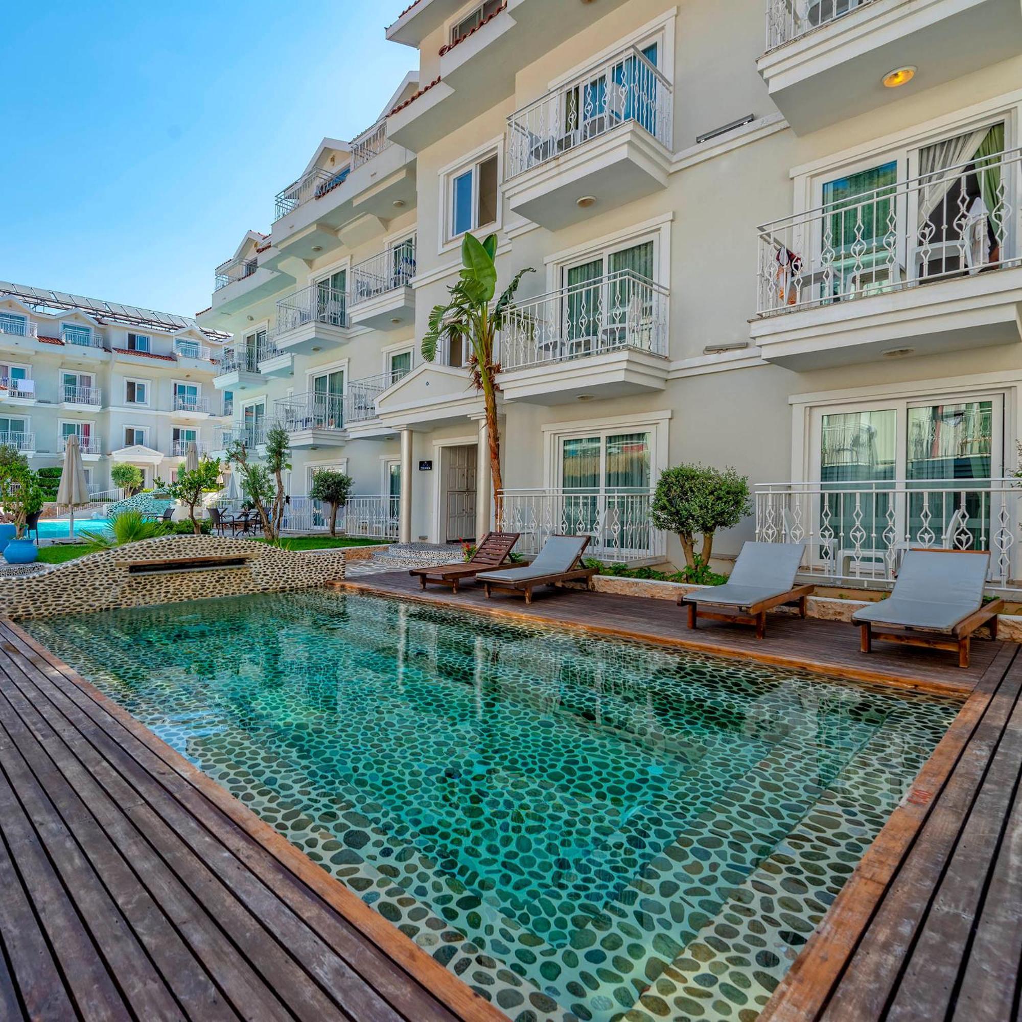 Отель Montebello Deluxe 3*