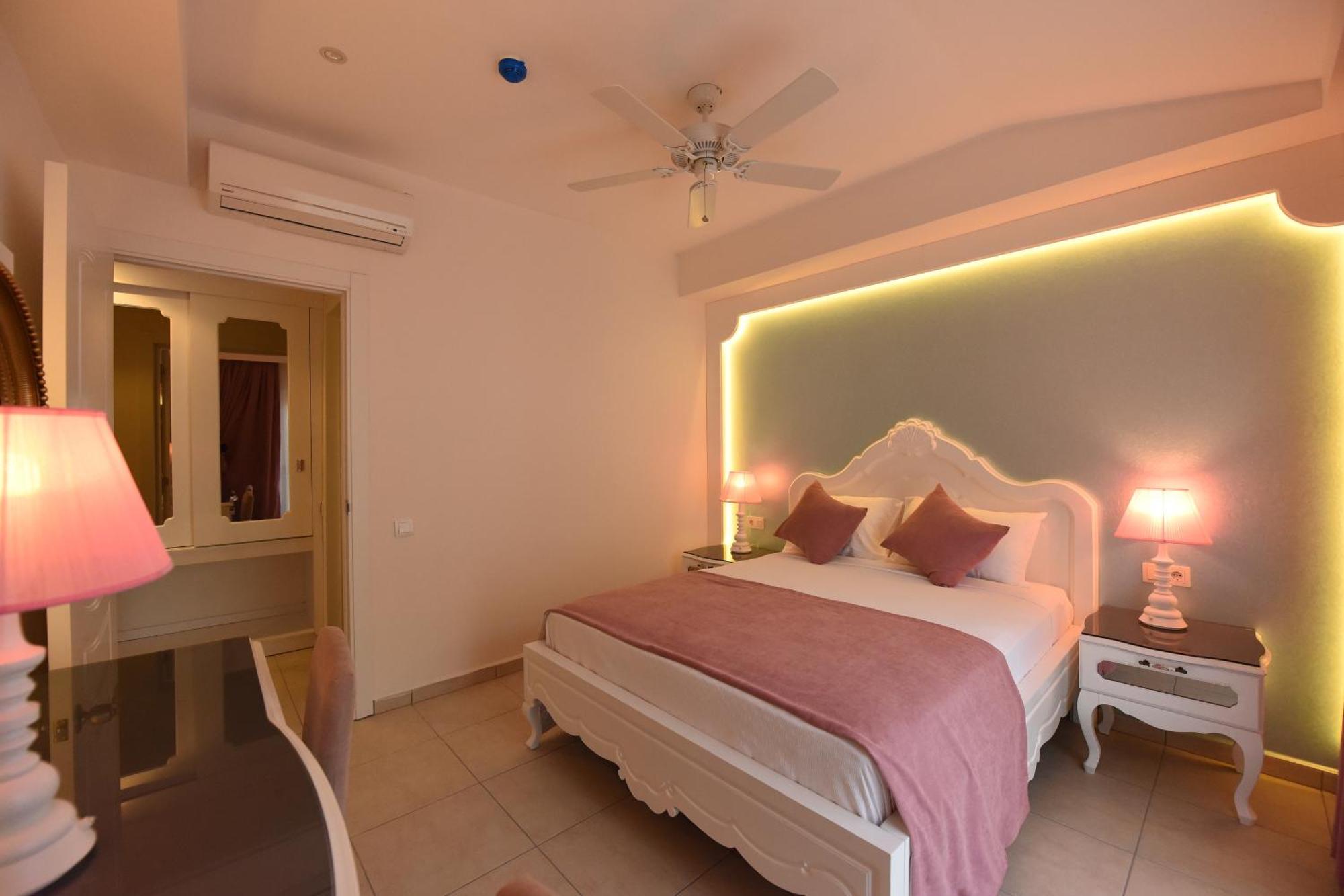 Montebello Deluxe Отель 3*