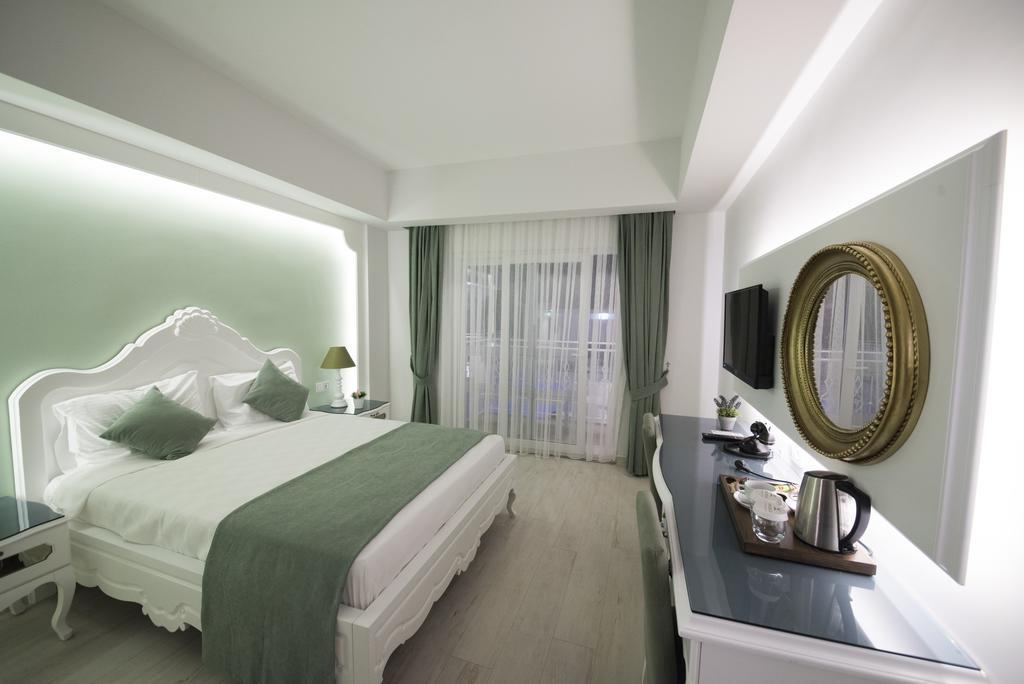 Отель Montebello Deluxe 3*