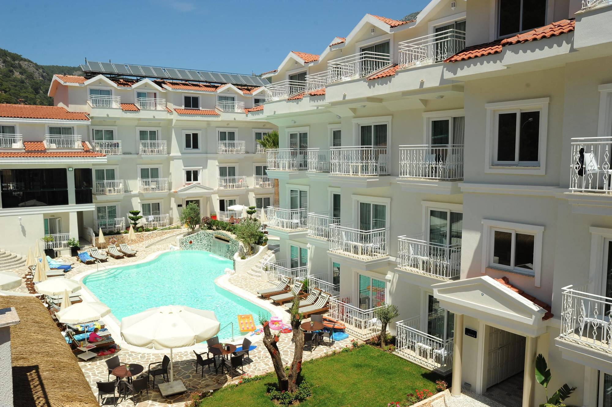 Montebello Deluxe Отель