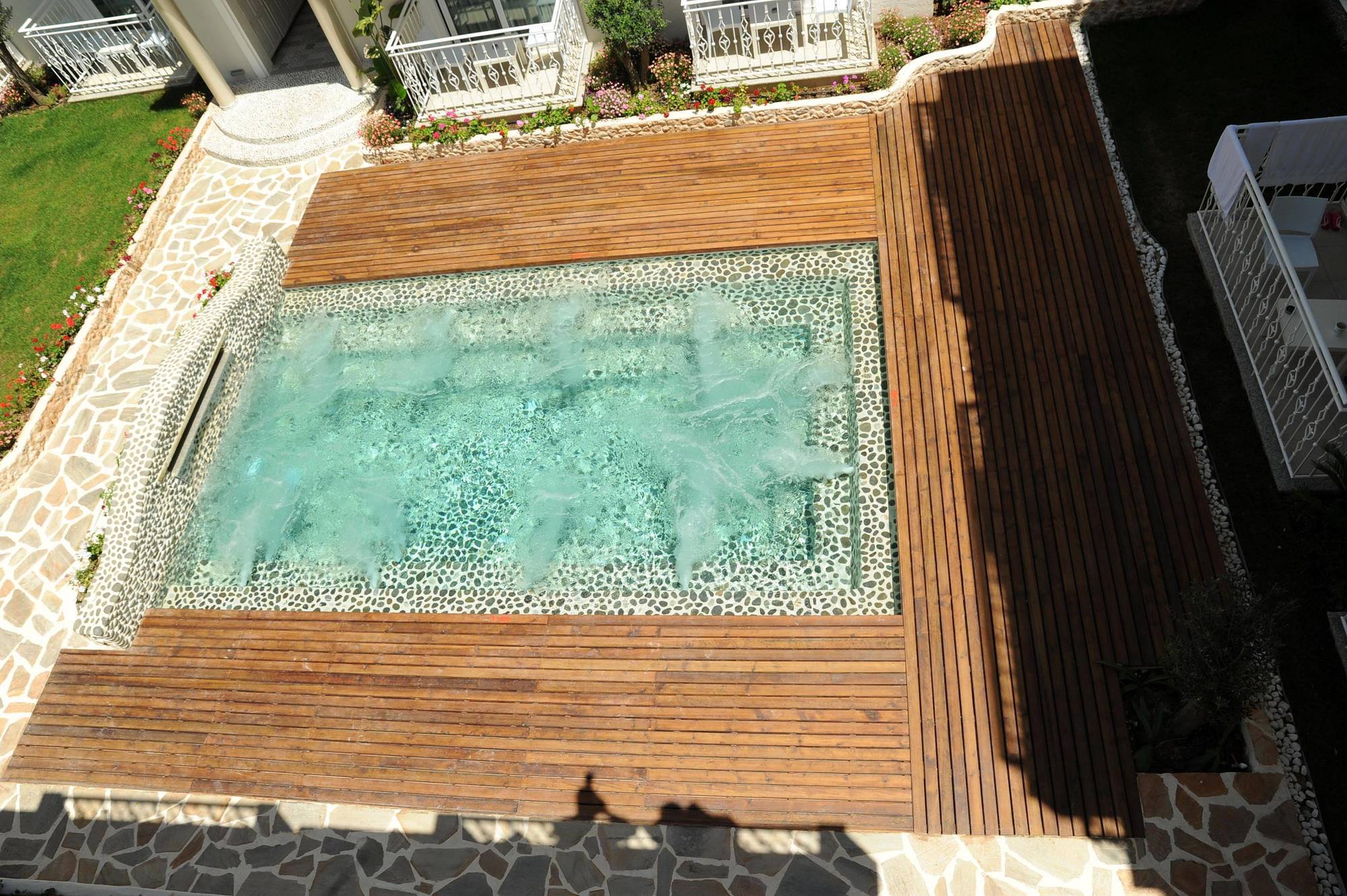 Отель Montebello Deluxe 3*