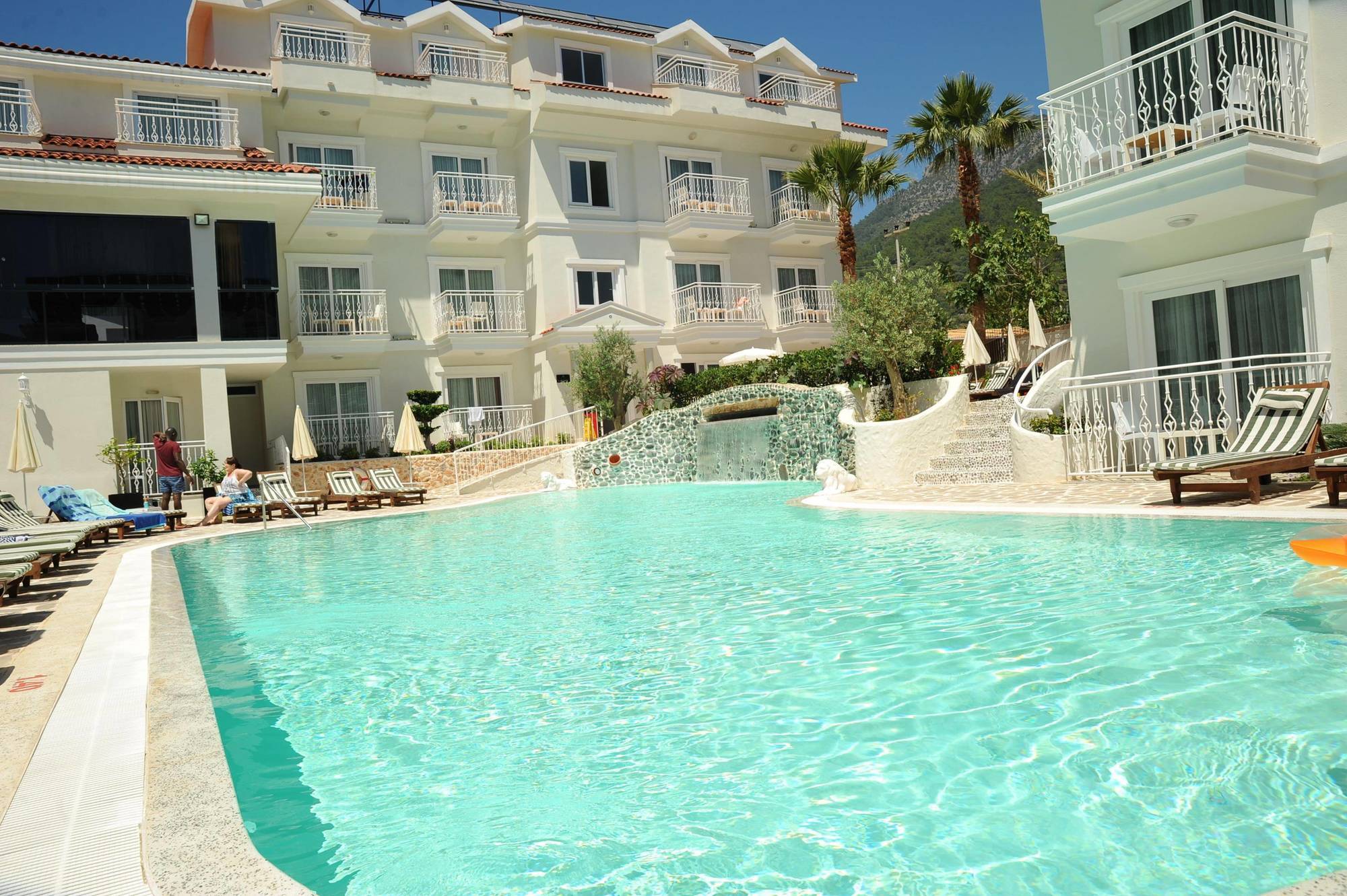 Otel Montebello Deluxe 3*