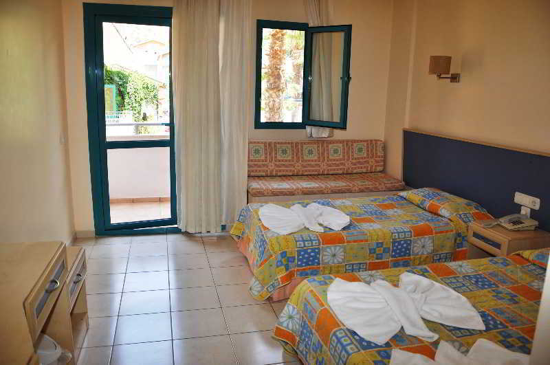 Отель Montebello Deluxe 3*
