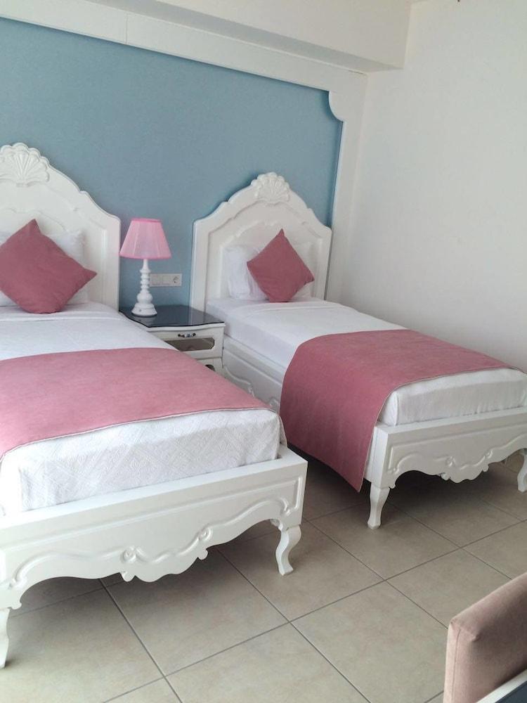Montebello Deluxe Отель Олудениз